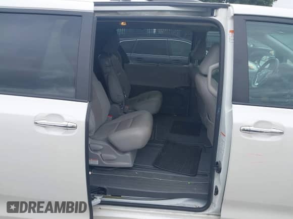 2020 Toyota Sienna XLE Auto Access Seat z VIN 5TDYZ3DC6LS041698, wystawiony jako IAAI lot #43042790 z przebiegiem 61 647 mil mil oraz . Historia ofert i sprzedaży dostępna na DreamBid. Obrazek 8.