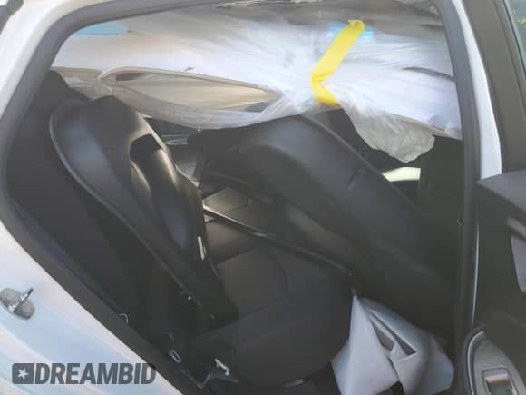 2017 Chevrolet Malibu LS z VIN 1G1ZB5ST0HF225350, wystawiony jako Copart lot #70105415 z przebiegiem 70 782 mil mil oraz Nie do naprawy • Non repairable. Historia ofert i sprzedaży dostępna na DreamBid. Obrazek 10.