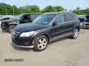 2010 Volkswagen Tiguan с VIN WVGBV9AX9AW530794, выставлен на аукционе Copart как лот 59271805 с пробегом 44 321 миль миль и Списание • Salvage title. История ставок и продаж доступна на DreamBid. Изображение 1.