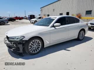 2022 BMW 5 Series 530i xDrive z VIN WBA13BJ03NCJ98694, wystawiony jako Copart lot #67087415 z przebiegiem 28 025 mil mil oraz Szkoda całkowita • Salvage title. Historia ofert i sprzedaży dostępna na DreamBid. Obrazek 1.
