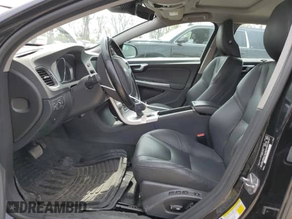 2018 Volvo S60 Inscription Platinum z VIN LYV402TM7JB156553, wystawiony jako Copart lot #53171715 z przebiegiem 67 688 mil mil oraz Szkoda całkowita • Salvage title. Historia ofert i sprzedaży dostępna na DreamBid. Obrazek 7.