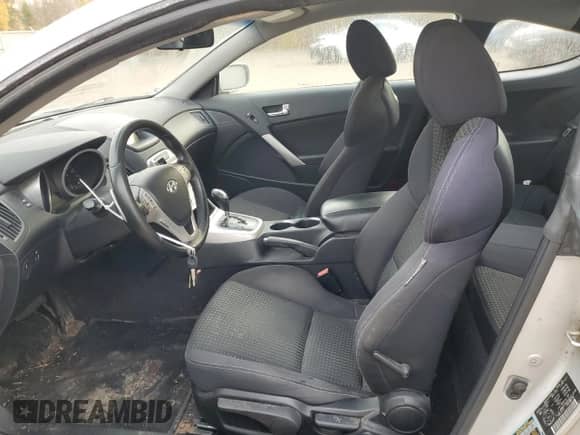 2010 Hyundai Genesis Coupe z VIN KMHHT6KD0AU012538, wystawiony jako Copart lot #77853754 z przebiegiem 194 499 mil mil oraz Czysty tytuł • Clean title. Historia ofert i sprzedaży dostępna na DreamBid. Obrazek 7.