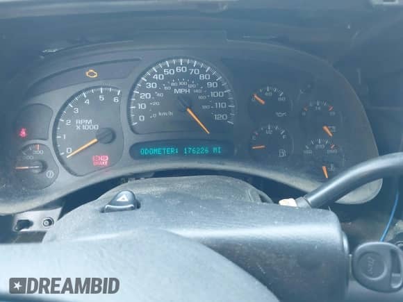 2004 Chevrolet Silverado 2500 LS z VIN 1GCGK23U44F110099, wystawiony jako IAAI lot #42840123 z przebiegiem 176 226 mil mil oraz . Historia ofert i sprzedaży dostępna na DreamBid. Obrazek 7.