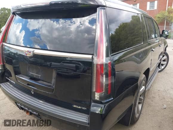 2016 Cadillac Escalade ESV Platinum с VIN 1GYS4KKJ7GR213140, выставлен на аукционе IAAI как лот 43064509 с пробегом 175 530 миль миль и . История ставок и продаж доступна на DreamBid. Изображение 4.