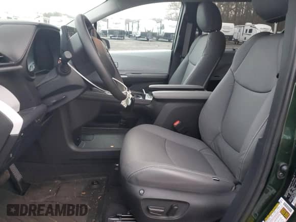 2025 Toyota Sienna LE with VIN 5TDBSKFC6SS155328, listed as a Copart auction lot 84447244 with 1,543 mi miles and Salvage title. Bid and sale history available at DreamBid. Image 7.