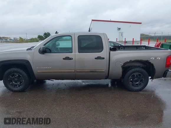 2013 Chevrolet Silverado 1500 LT with VIN 3GCPKSE76DG328941, listed as a IAAI auction lot 43486340 with 159,432 mi miles and . Bid and sale history available at DreamBid. Image 14.