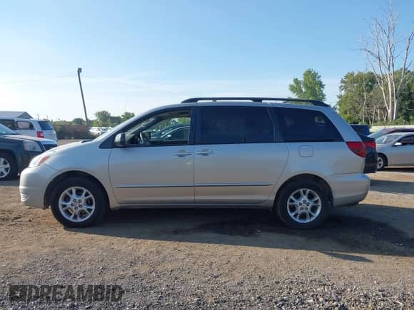 2005 Toyota Sienna LE with VIN 5TDBA23C15S044763, listed as a IAAI auction lot 43232791 with 142,034 mi miles and . Bid and sale history available at DreamBid. Image 14.