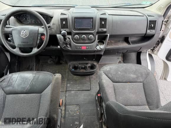 2014 Ram ProMaster Cargo z VIN 3C6TRVBG2EE118261, wystawiony jako Copart lot #55901385 z przebiegiem 168 026 mil mil oraz Czysty tytuł • Clean title. Historia ofert i sprzedaży dostępna na DreamBid. Obrazek 9.