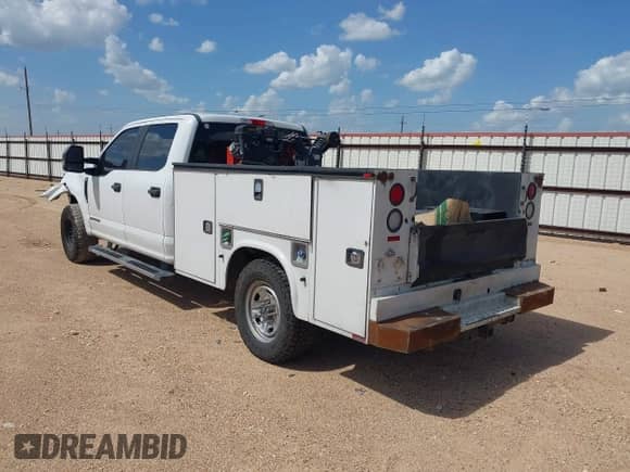 2017 Ford F-250 XL z VIN 1FT7W2AT0HEC53223, wystawiony jako IAAI lot #42635952 z przebiegiem 254 005 mil mil oraz . Historia ofert i sprzedaży dostępna na DreamBid. Obrazek 3.