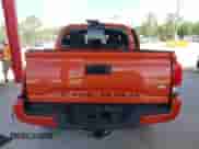 2017 Toyota Tacoma SR5 с VIN 5TFCZ5AN7HX091488, выставлен на аукционе IAAI как лот 43096343 с пробегом 85 481 миль миль и . История ставок и продаж доступна на DreamBid. Изображение 17.