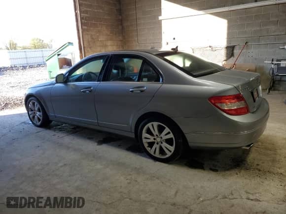 2009 Mercedes-Benz C 300 Sport z VIN WDDGF81XX9R061104, wystawiony jako Copart lot #82782905 z przebiegiem 158 597 mil mil oraz Czysty tytuł • Clean title. Historia ofert i sprzedaży dostępna na DreamBid. Obrazek 2.