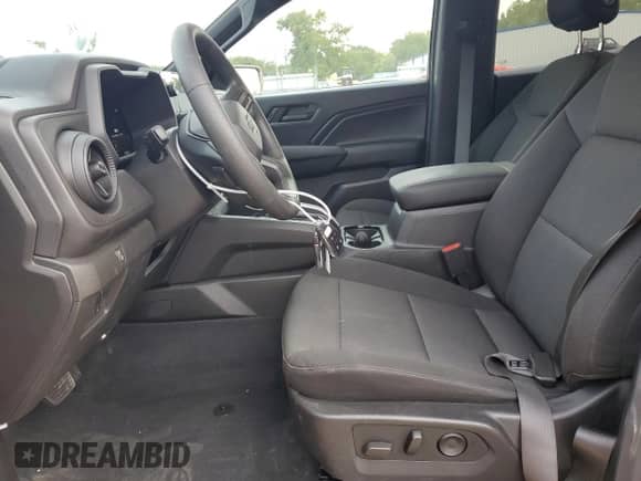 2024 Chevrolet Colorado 4WD Trail Boss z VIN 1GCPTEEKXR1242685, wystawiony jako Copart lot #70035375 z przebiegiem 23 852 mil mil oraz Szkoda całkowita • Salvage title. Historia ofert i sprzedaży dostępna na DreamBid. Obrazek 7.