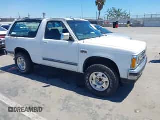 1984 Chevrolet Blazer z VIN 1G8CT18B1E8186120, wystawiony jako IAAI lot #42819790 z przebiegiem 33 107 mil mil oraz . Historia ofert i sprzedaży dostępna na DreamBid. Obrazek 1.