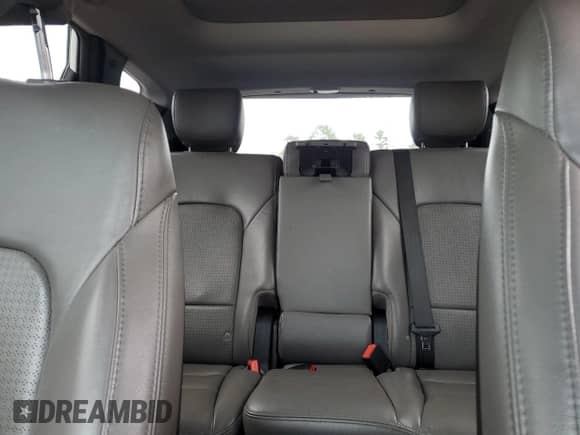 2015 Hyundai Santa Fe с VIN 5XYZU3LB6FG247486, выставлен на аукционе Copart как лот 84254995 с пробегом 109 762 миль миль и Списание • Salvage title. История ставок и продаж доступна на DreamBid. Изображение 10.