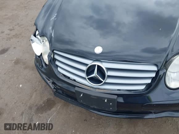 2005 Mercedes-Benz SL 500 z VIN WDBSK75F55F101501, wystawiony jako IAAI lot #43237866 z przebiegiem 136 574 mil mil oraz . Historia ofert i sprzedaży dostępna na DreamBid. Obrazek 6.