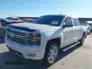 2015 Chevrolet Silverado 1500 High Country z VIN 3GCUKTEC9FG167929, wystawiony jako IAAI lot #41668399 z przebiegiem 220 194 mil mil oraz . Historia ofert i sprzedaży dostępna na DreamBid. Obrazek 2.