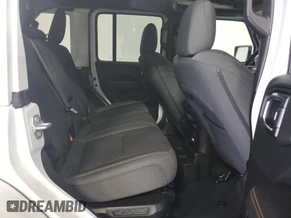 2025 Jeep Wrangler Sahara с VIN 1C4RJXP61SW579135, выставлен на аукционе Copart как лот 83960555 с пробегом 7 495 миль миль и Чистый • Clean title. История ставок и продаж доступна на DreamBid. Изображение 11.