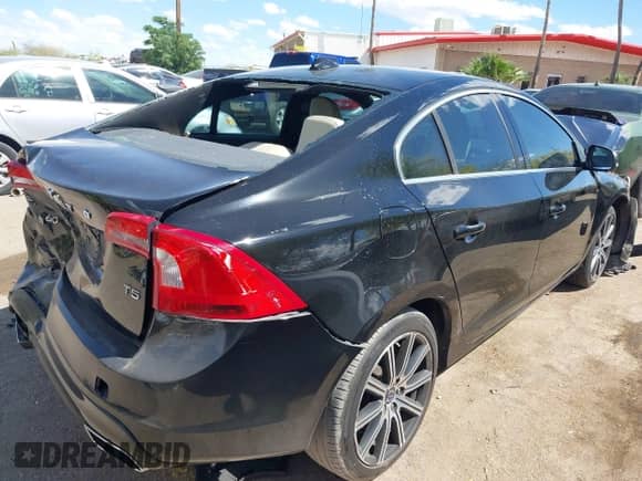 2015 Volvo S60 T5 Drive-E Premier with VIN YV140MFB3F2299721, listed as a IAAI auction lot 42013732 with 82,407 mi miles and . Bid and sale history available at DreamBid. Image 4.
