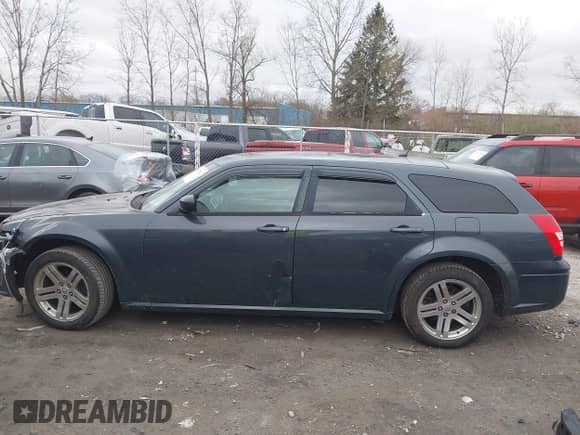 2008 Dodge Magnum SXT with VIN 2D4FV37VX8H225695, listed as a IAAI auction lot 42037741 with 196,099 mi miles and . Bid and sale history available at DreamBid. Image 14.