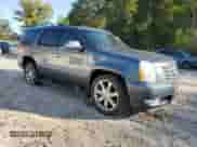 2010 Cadillac Escalade Premium z VIN 1GYUKCEF6AR157808, wystawiony jako Copart lot #71533585 z przebiegiem 95 063 mil mil oraz Czysty tytuł • Clean title. Historia ofert i sprzedaży dostępna na DreamBid. Obrazek 4.