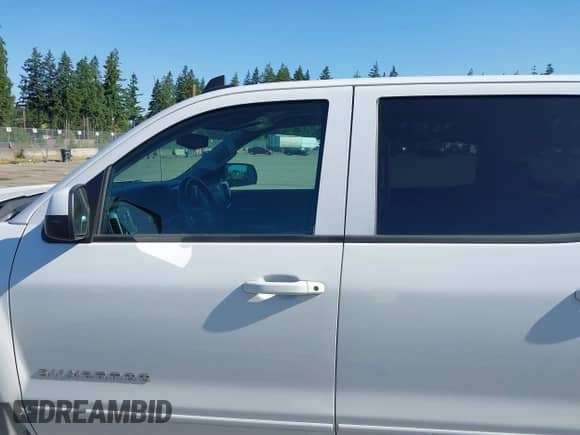 2018 Chevrolet Silverado 1500 LT с VIN 3GCUKREC0JG210355, выставлен на аукционе IAAI как лот 42397975 с пробегом 104 104 миль миль и . История ставок и продаж доступна на DreamBid. Изображение 14.