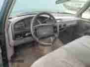 1996 Ford F-150 z VIN 2FTEF15N4TCA01681, wystawiony jako Copart lot #70951194 z przebiegiem 102 388 mil mil oraz Szkoda całkowita • Salvage title. Historia ofert i sprzedaży dostępna na DreamBid. Obrazek 8.