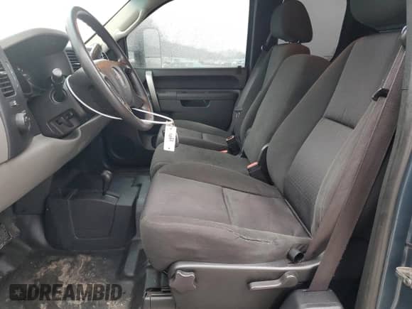 2011 GMC Sierra 1500 SL z VIN 1GTR2UEA4BZ370165, wystawiony jako Copart lot #52070615 z przebiegiem 192 528 mil mil oraz Szkoda całkowita • Salvage title. Historia ofert i sprzedaży dostępna na DreamBid. Obrazek 7.