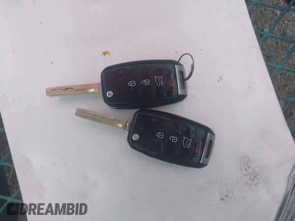 2016 Kia Sorento L with VIN 5XYPG4A32GG047755, listed as a IAAI auction lot 43262026 with 166,040 mi miles and . Bid and sale history available at DreamBid. Image 11.