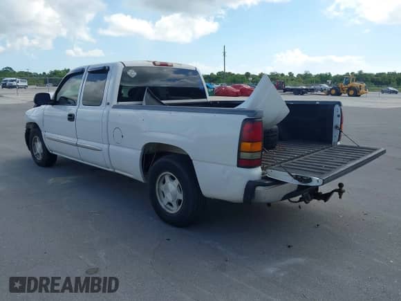 2004 GMC Sierra 1500 SLE with VIN 2GTEC19T241412009, listed as a IAAI auction lot 42525649 with Not provided miles and . Bid and sale history available at DreamBid. Image 3.