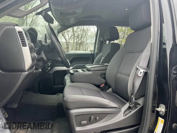 2014 Chevrolet Silverado 1500 LT z VIN 1GCVKREH1EZ169899, wystawiony jako IAAI lot #42143501 z przebiegiem 124 789 mil mil oraz . Historia ofert i sprzedaży dostępna na DreamBid. Obrazek 5.