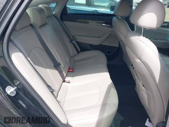 2019 Hyundai Sonata Sport с VIN 5NPE34AF2KH819993, выставлен на аукционе IAAI как лот 43233117 с пробегом 30 970 миль миль и . История ставок и продаж доступна на DreamBid. Изображение 8.