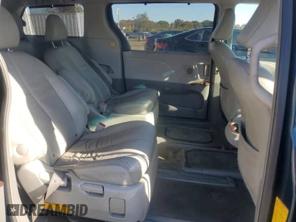 2011 Toyota Sienna XLE z VIN 5TDDK3DC6BS001770, wystawiony jako Copart lot #87249065 z przebiegiem 230 549 mil mil oraz Szkoda całkowita • Salvage title. Historia ofert i sprzedaży dostępna na DreamBid. Obrazek 11.