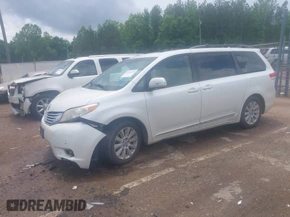 2014 Toyota Sienna XLE с VIN 5TDYK3DC2ES517663, выставлен на аукционе IAAI как лот 42171862 с пробегом 143 447 миль миль и . История ставок и продаж доступна на DreamBid. Изображение 2.