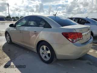 2014 Chevrolet Cruze 1LT z VIN 1G1PD5SBXE7311215, wystawiony jako Copart lot #85870995 z przebiegiem 157 626 mil mil oraz Czysty tytuł • Clean title. Historia ofert i sprzedaży dostępna na DreamBid. Obrazek 2.