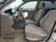 2001 Toyota Camry LE z VIN JT2BG22K910568515, wystawiony jako Copart lot #81886215 z przebiegiem 149 747 mil mil oraz Szkoda całkowita • Salvage title. Historia ofert i sprzedaży dostępna na DreamBid. Obrazek 7.