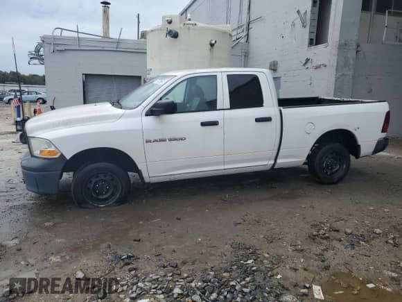 2012 Ram 1500 ST z VIN 1C6RD7FPXCS294516, wystawiony jako Copart lot #83954735 z przebiegiem 210 011 mil mil oraz Czysty tytuł • Clean title. Historia ofert i sprzedaży dostępna na DreamBid. Obrazek 1.