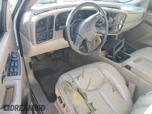 2005 Chevrolet Tahoe LS с VIN 1GNEK13T85R206799, выставлен на аукционе Copart как лот 81230975 с пробегом 233 295 миль миль и Списание • Salvage title. История ставок и продаж доступна на DreamBid. Изображение 8.