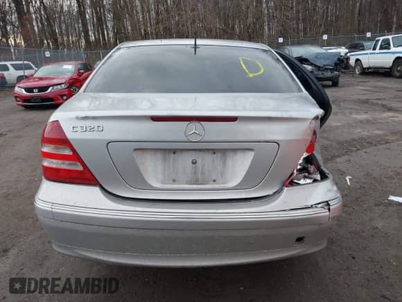 2005 Mercedes-Benz C 320 z VIN WDBRF64J85F605107, wystawiony jako IAAI lot #41470284 z przebiegiem Nie podano mil oraz . Historia ofert i sprzedaży dostępna na DreamBid. Obrazek 16.