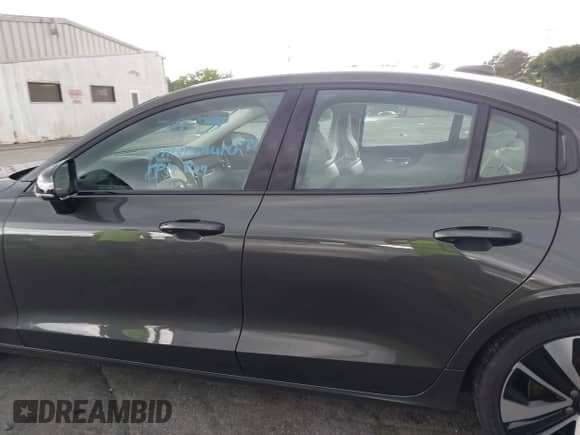 2022 Volvo S60 Momentum с VIN 7JRL12FZ0NG154042, выставлен на аукционе IAAI как лот 42268170 с пробегом 40 638 миль миль и . История ставок и продаж доступна на DreamBid. Изображение 14.