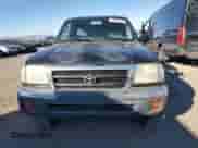 2000 Toyota Tacoma z VIN 4TAWM72NXYZ652630, wystawiony jako Copart lot #87301135 z przebiegiem 197 826 mil mil oraz Czysty tytuł • Clean title. Historia ofert i sprzedaży dostępna na DreamBid. Obrazek 5.