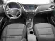 2021 Hyundai Accent Limited z VIN 3KPC34A63ME150082, wystawiony jako Copart lot #56880395 z przebiegiem 81 271 mil mil oraz Szkoda całkowita • Salvage title. Historia ofert i sprzedaży dostępna na DreamBid. Obrazek 8.