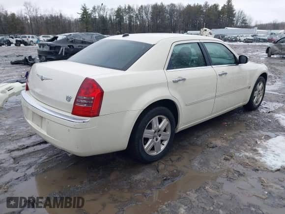 2005 Chrysler 300 300C AWD with VIN 2C3AK63H95H639570, listed as a IAAI auction lot 41690504 with 105,724 mi miles and . Bid and sale history available at DreamBid. Image 4.