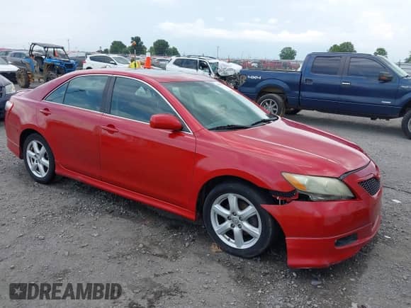 2008 Toyota Camry LE z VIN 4T1BE46K58U209082, wystawiony jako IAAI lot #42688752 z przebiegiem 147 179 mil mil oraz . Historia ofert i sprzedaży dostępna na DreamBid. Obrazek 1.