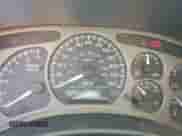 2002 GMC Sierra 1500 Denali z VIN 2GTFK69U821391080, wystawiony jako Copart lot #48396695 z przebiegiem 150 922 mil mil oraz Czysty tytuł • Clean title. Historia ofert i sprzedaży dostępna na DreamBid. Obrazek 9.