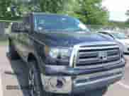 2012 Toyota Tundra z VIN 5TFRY5F10CX117652, wystawiony jako IAAI lot #42617080 z przebiegiem 233 560 mil mil oraz . Historia ofert i sprzedaży dostępna na DreamBid. Obrazek 1.