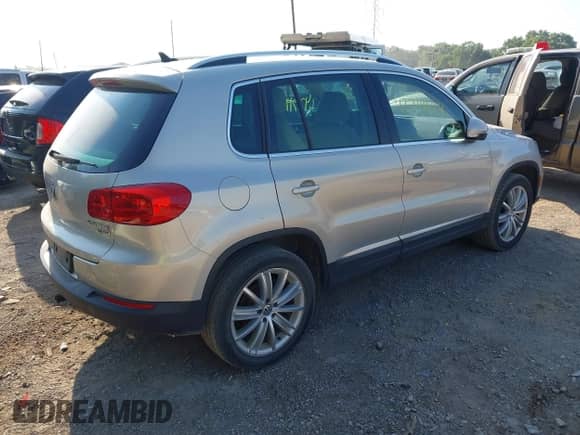 2012 Volkswagen Tiguan SE с VIN WVGBV7AX7CW580259, выставлен на аукционе IAAI как лот 42719624 с пробегом 94 710 миль миль и . История ставок и продаж доступна на DreamBid. Изображение 4.