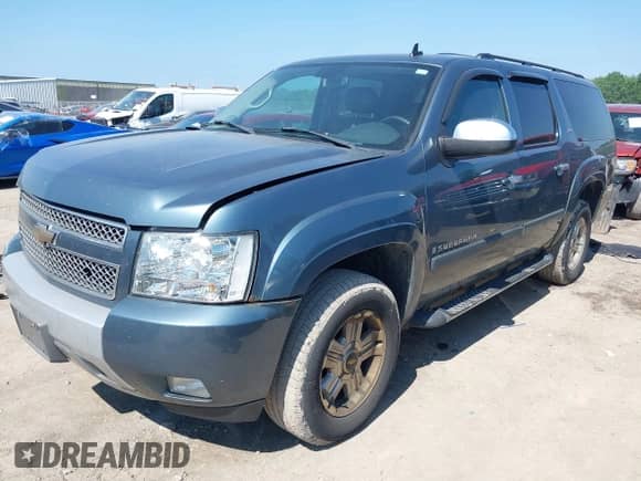 2008 Chevrolet Suburban LTZ z VIN 3GNFK16368G133548, wystawiony jako IAAI lot #42639899 z przebiegiem 306 327 mil mil oraz . Historia ofert i sprzedaży dostępna na DreamBid. Obrazek 2.