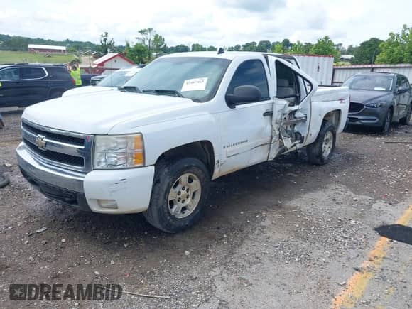 2007 Chevrolet Silverado 1500 1LT z VIN 3GCEK13M27G503233, wystawiony jako IAAI lot #42487465 z przebiegiem 220 704 mil mil oraz . Historia ofert i sprzedaży dostępna na DreamBid. Obrazek 17.