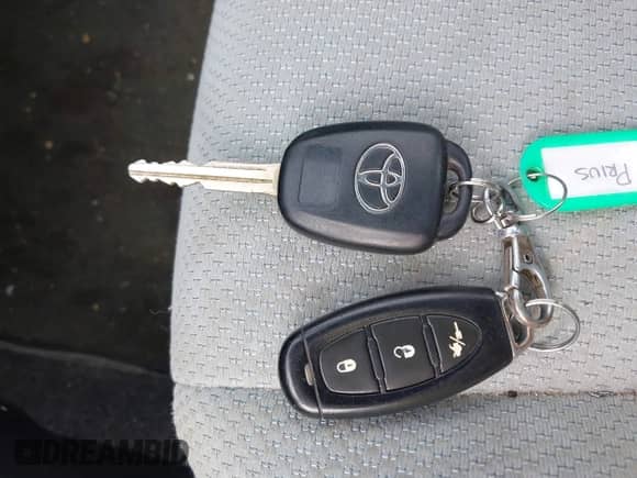 2014 Toyota Prius One z VIN JTDKDTB37E1569922, wystawiony jako IAAI lot #42956402 z przebiegiem 90 051 mil mil oraz . Historia ofert i sprzedaży dostępna na DreamBid. Obrazek 11.