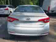 2015 Hyundai Sonata Limited z VIN 5NPE34AF1FH031292, wystawiony jako IAAI lot #42585574 z przebiegiem 204 466 mil mil oraz . Historia ofert i sprzedaży dostępna na DreamBid. Obrazek 17.